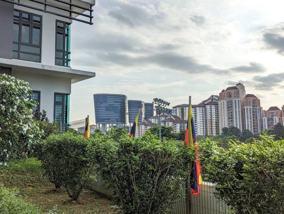 Az Apartemen *